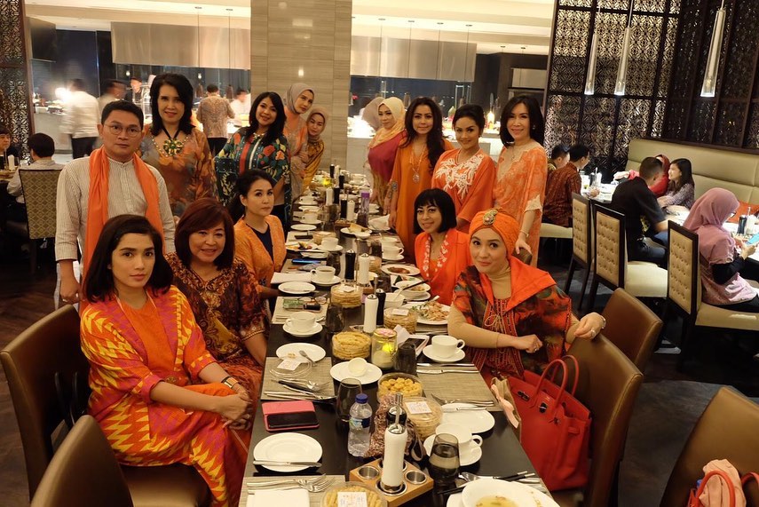 10 Momen Mayangsari bukber geng sosialita Kepompong, gayanya cetar