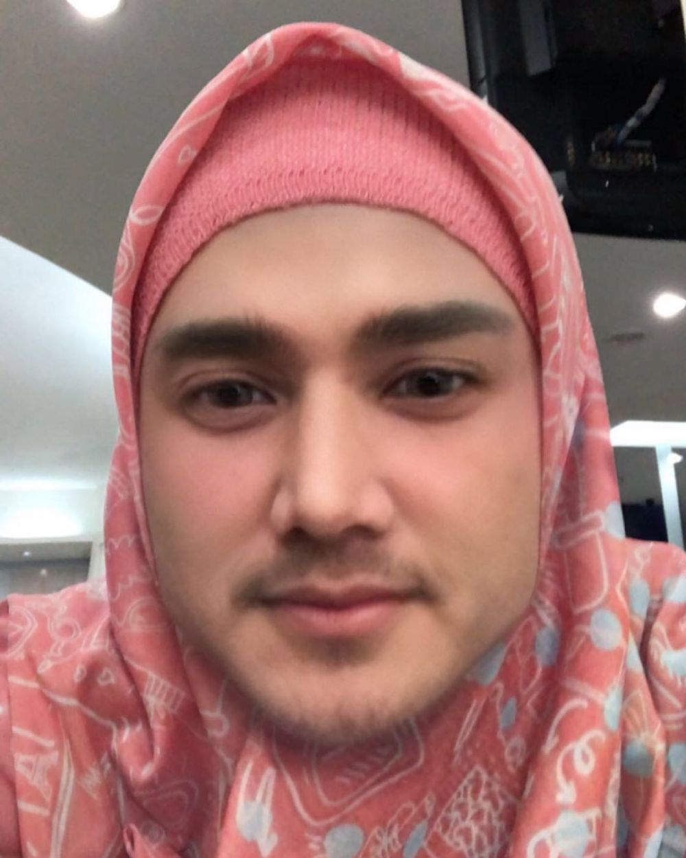 Adu foto Maia vs Mulan saat jadi pria, ada yang mirip Hamish Daud