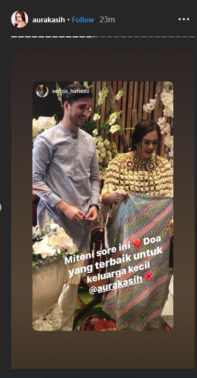 13 Potret momen baby shower Aura Kasih, jualan rujak bareng suami