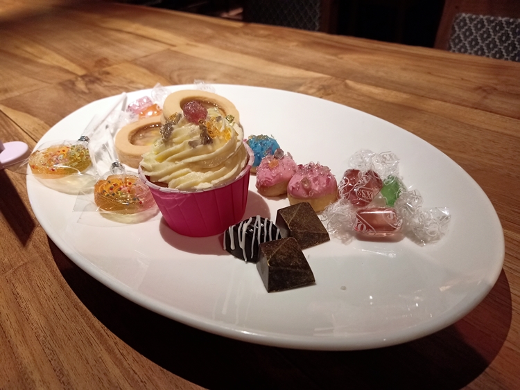 Kamu bisa bikin bingkisan spesial & unik di studio ini, nih 4 faktanya