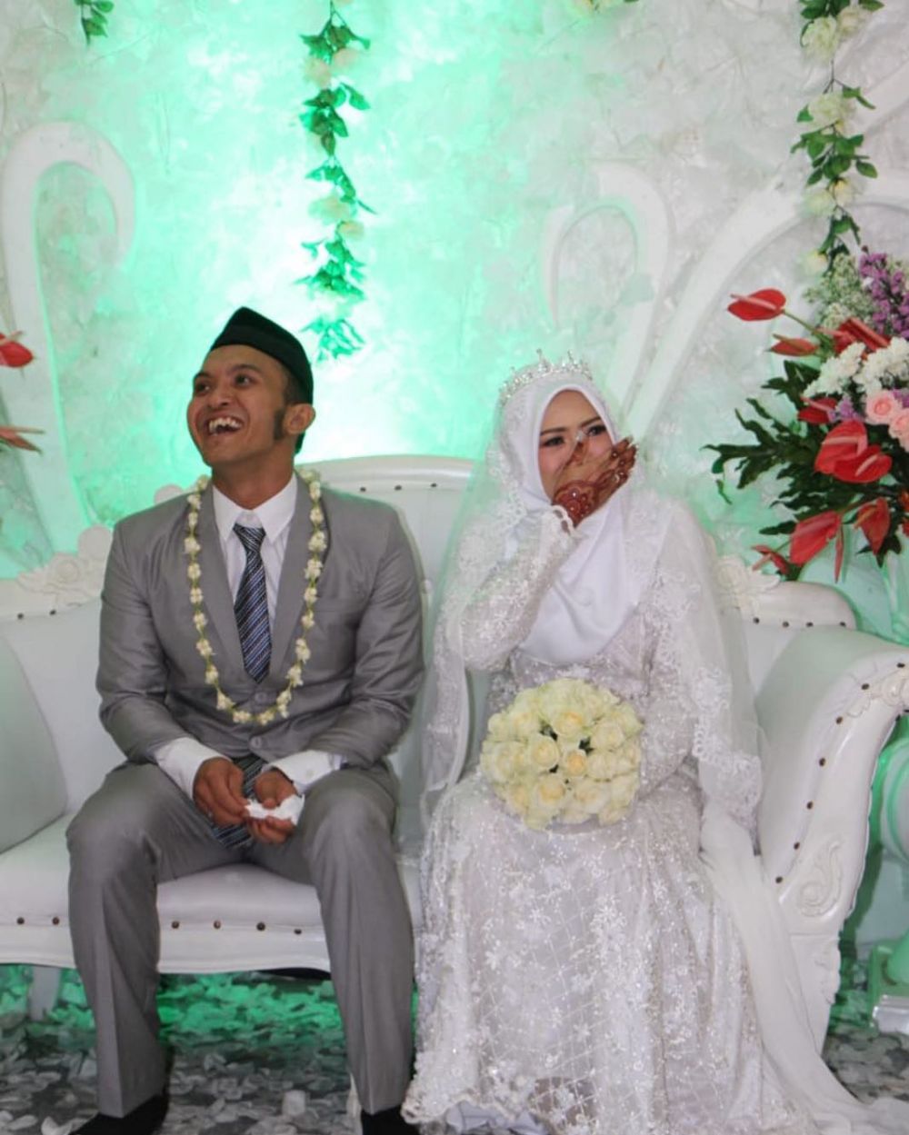 8 Potret kemesraan Caisar dan istri barunya yang jarang tersorot