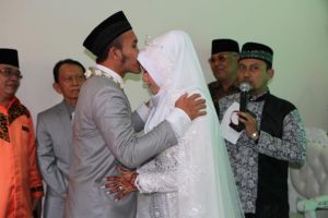 8 Potret kemesraan Caisar dan istri barunya yang jarang tersorot