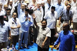 Jenguk Eggi Sudjana & Lieus Sungkarisma, Prabowo bawa nasi padang