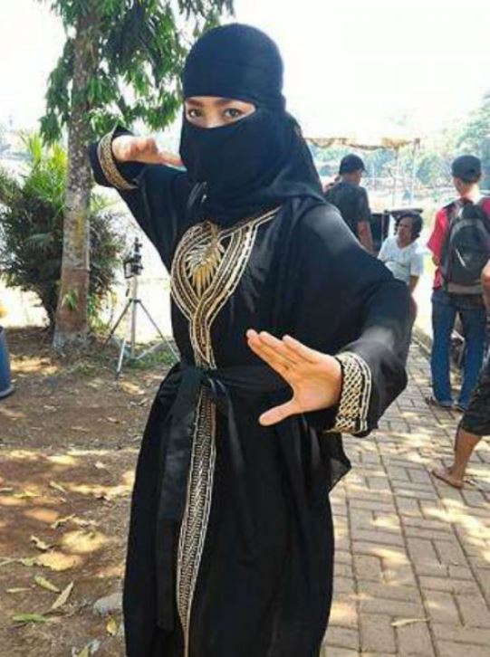 8 Potret Natasha Wilona berhijab demi peran, pernah bercadar