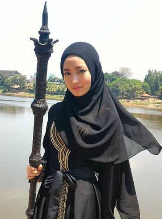 8 Potret Natasha Wilona berhijab demi peran, pernah bercadar