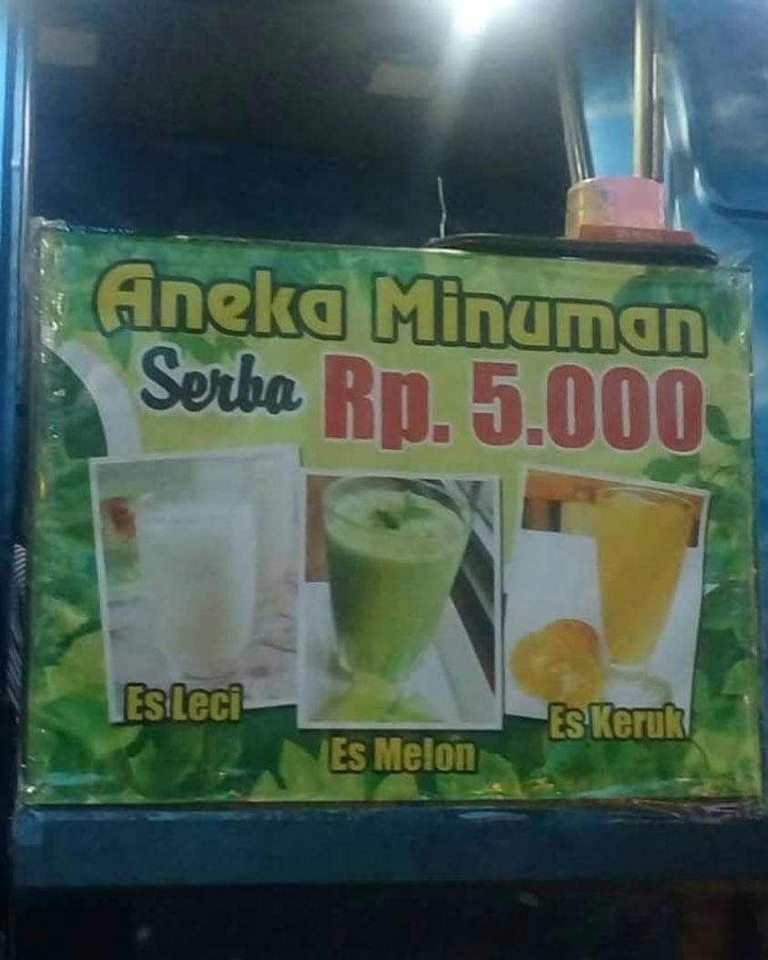 10 Kesalahan dalam spanduk warung makan ini bikin ngakak