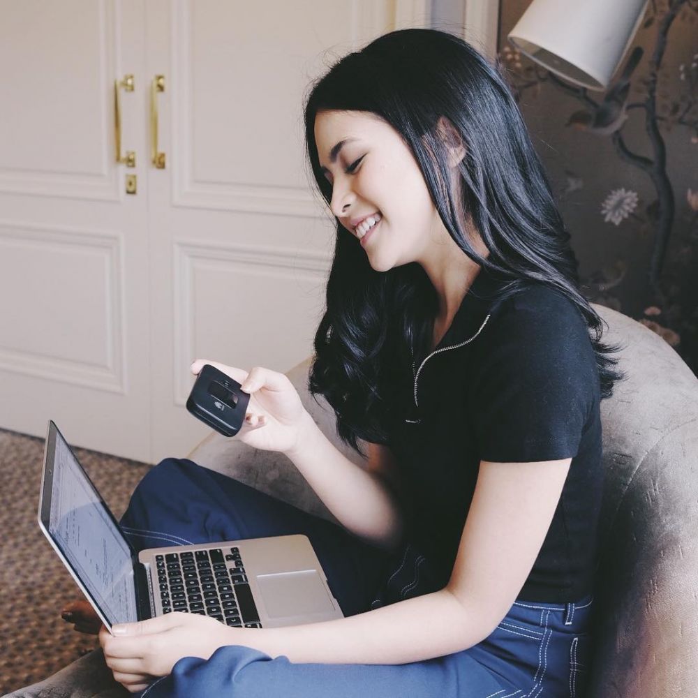 12 Potret rumah Maudy Ayunda, kamar tidurnya simpel