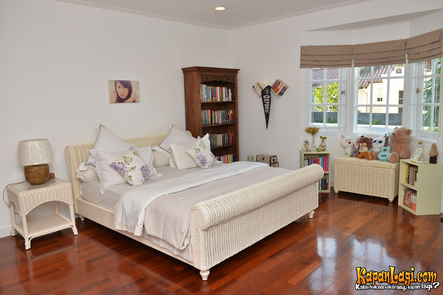 12 Potret rumah Maudy Ayunda, kamar tidurnya simpel