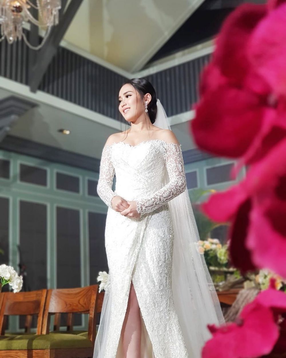 5 Gaya Ayu Ting Ting saat kenakan busana pengantin, makin memesona