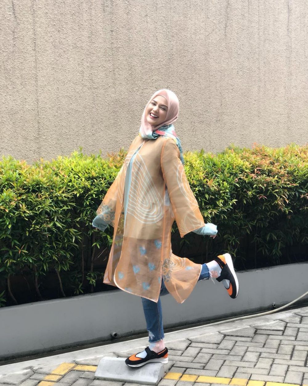 5 Seleb cantik tampil berbeda di Lebaran 2019, mantap berhijab 