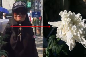 Viral, momen manis demonstran Aksi 22 Mei bagikan bunga ke warga