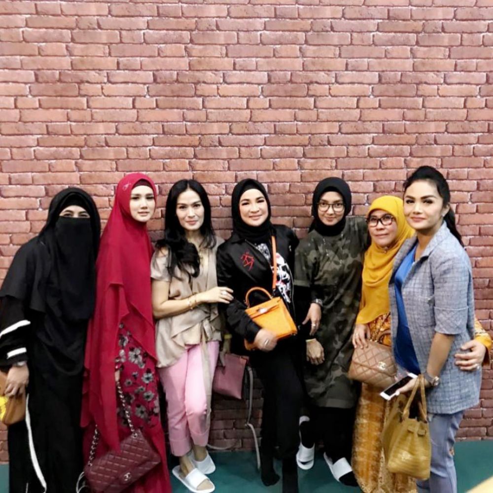 11 Potret kompak Mulan Jameela dan Umi Pipik, friendship goals