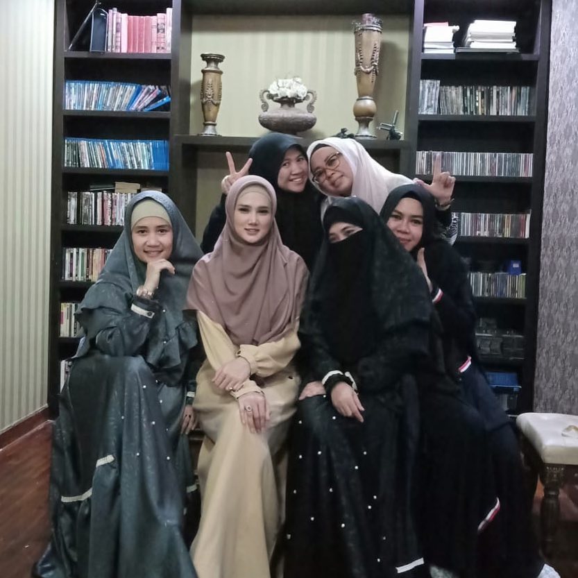 11 Potret kompak Mulan Jameela dan Umi Pipik, friendship goals