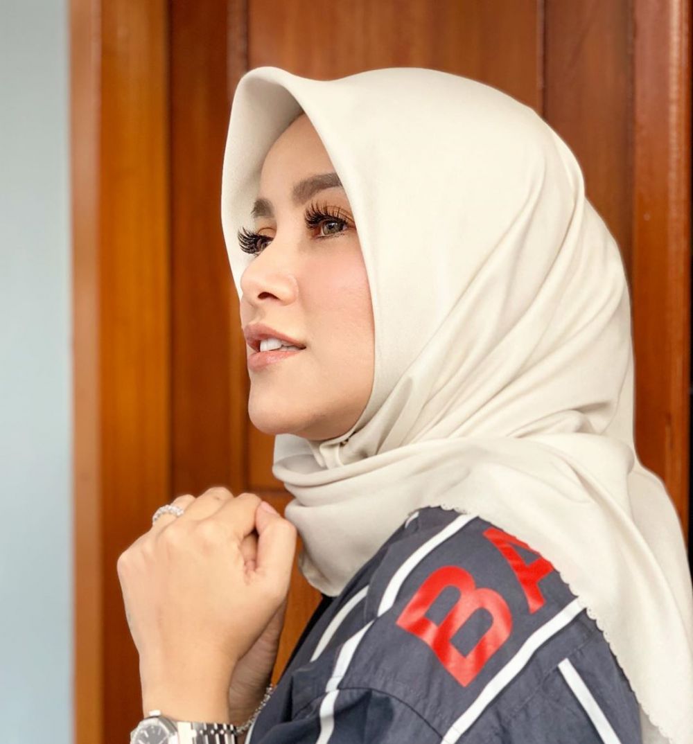 Kerap tampil berhijab, Kartika Putri ungkap niat Olla Ramlan hijrah