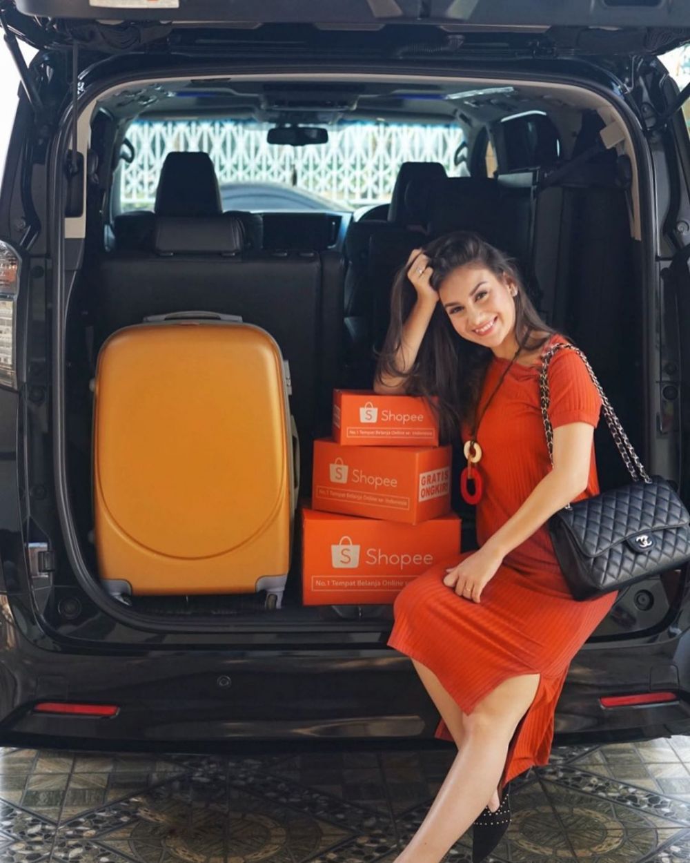 Posting foto usai menikah, perut Irish Bella jadi sorotan