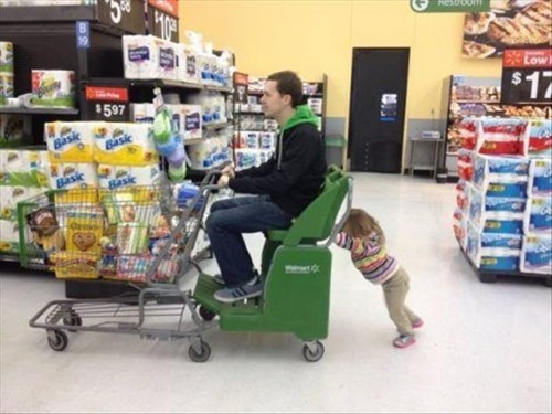 10 Momen absurd saat ajak anak belanja ini bikin tepuk jidat
