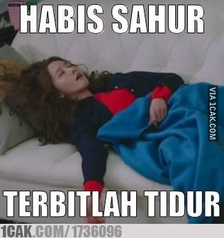 10 Meme lucu 'habis sahur ngantuk' ini bikin melek sampai maghrib