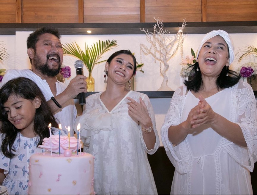 10 Momen ultah Naysilla Mirdad, adik ipar barunya curi perhatian