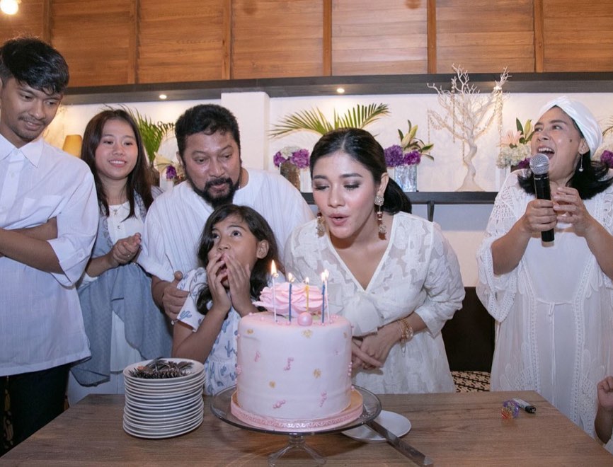 10 Momen ultah Naysilla Mirdad, adik ipar barunya curi perhatian