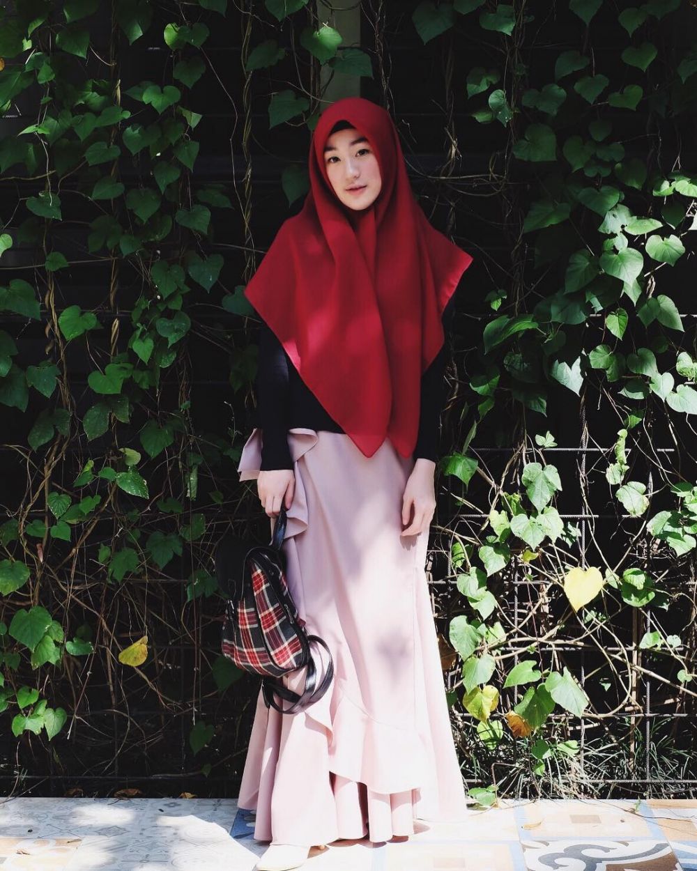10 Outfit Larissa Chou menantu Arifin Ilham, tampil syar'i