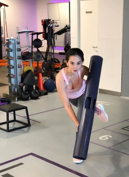 Natasha Ratulangi ternyata hobi nge-gym, ini 8 potretnya