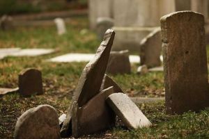 Kisah haru pria meninggal di makam istri dan anaknya