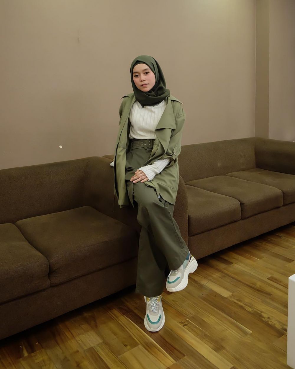 10 Outfit kasual Lesty Kejora ini cocok buat hijaber pemula