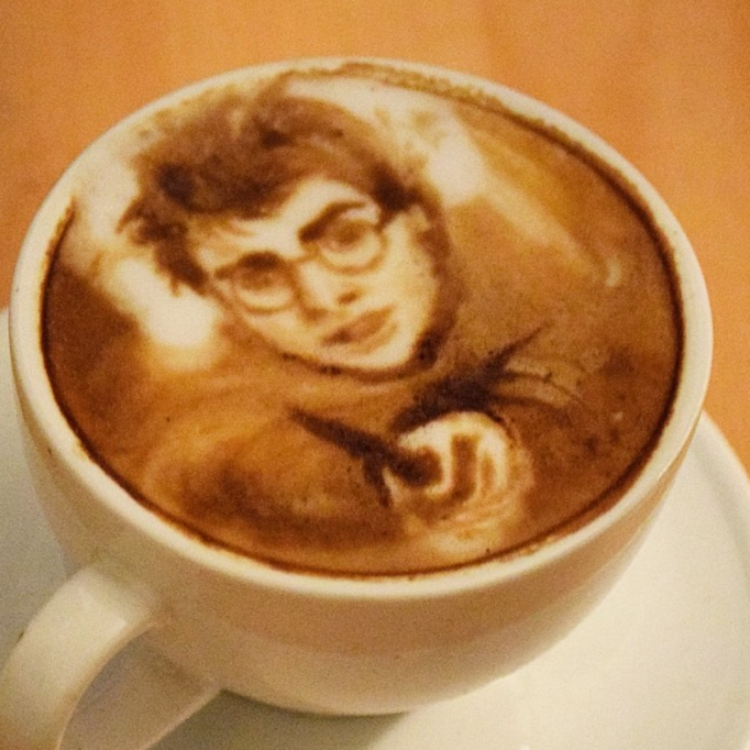7 Wajah seleb & tokoh dunia dijadikan latte art, mirip banget