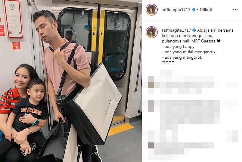 Naik MRT, belanjaan Nagita Slavina & Raffi Ahmad jadi sorotan