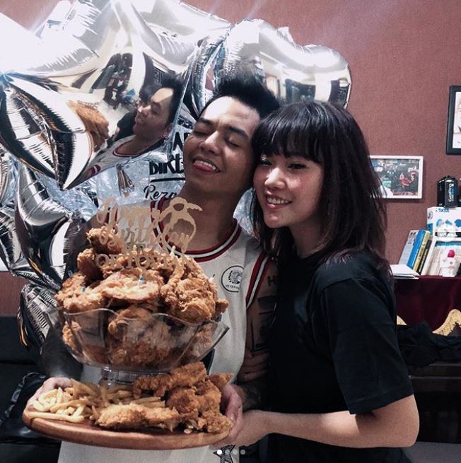 8 Transformasi gaya rambut Reza Arap Oktovian, sering ganti warna