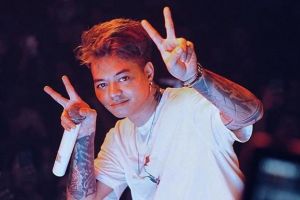 8 Transformasi gaya rambut Reza Arap Oktovian, sering ganti warna