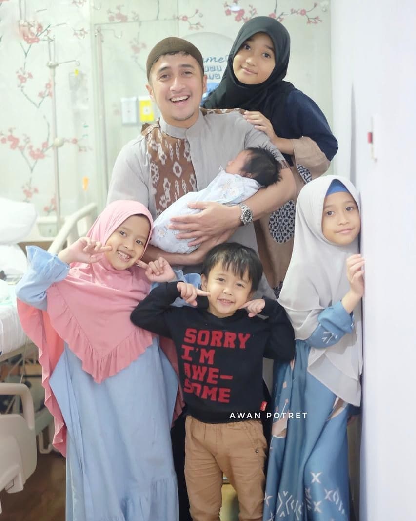 Perjuangan istri Irfan Hakim sebelum melahirkan, naik motor ke RS