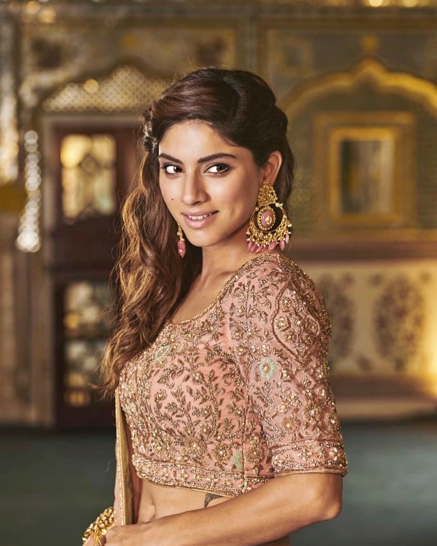 Sukses di Bollywood, 8 seleb ini ternyata bukan warga negara India