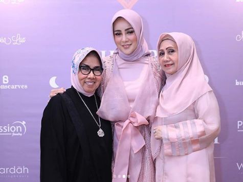 10 Gaya hijab Olla Ramlan usai mantap berhijrah
