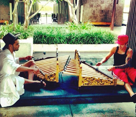 6 Seleb ganteng Hollywood liburan ke Bali