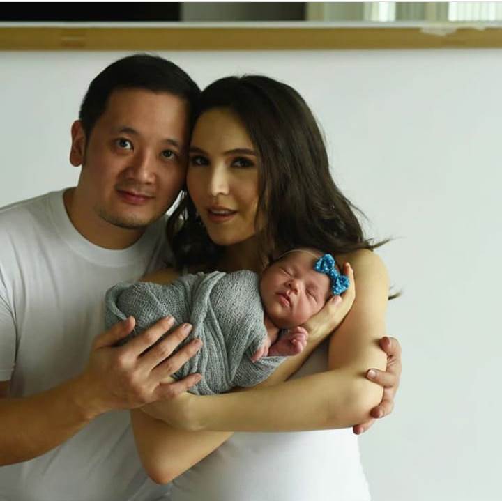 Jarang terekspos, ini 10 potret mesra Olivia Jensen dan suami