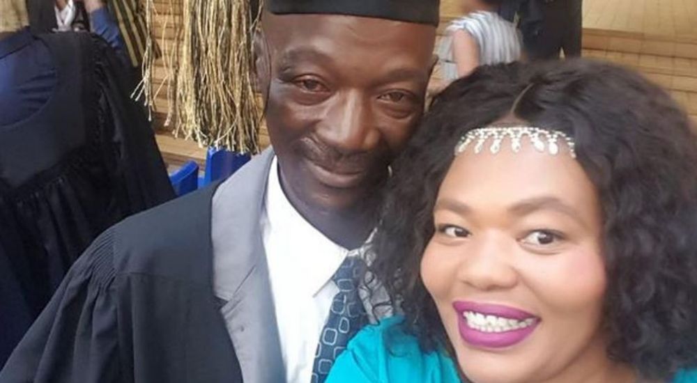 Kisah haru tukang kebun kampus jadi wisudawan di tempat ia kerja