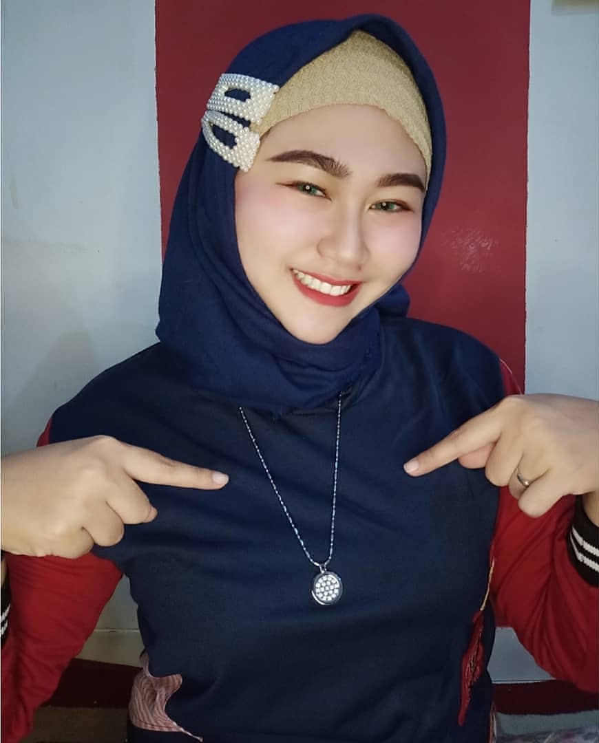 Jadi tren 2019, ini pesona 10 seleb pakai jepit rambut gaya 90-an