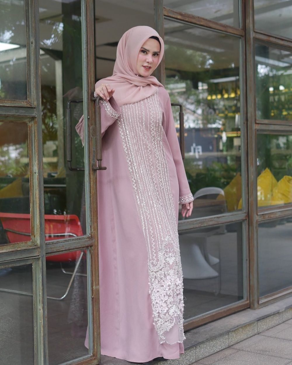 8 Seleb ini lewati Lebaran pertama sebagai single parents