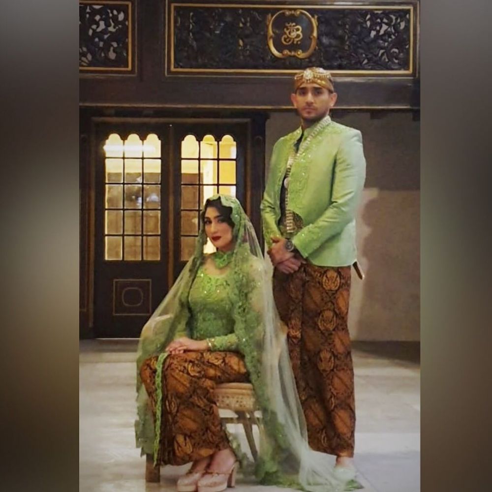 9 Gaya prewedding Tania Nadira & kekasih, pakai adat Jawa & India