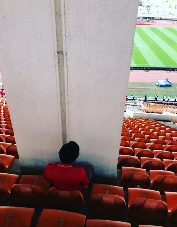 12 Potret kursi tribun stadion ini bikin gagal paham