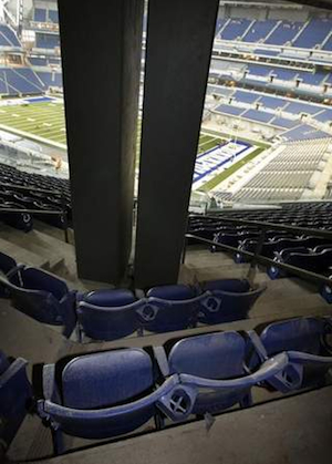 12 Potret kursi tribun stadion ini bikin gagal paham