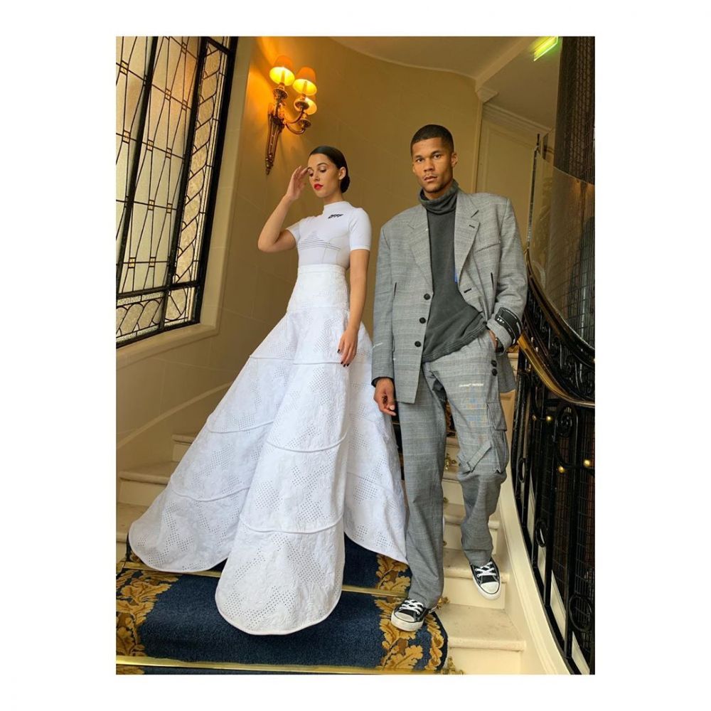 8 Potret langka Naomi Scott 'Putri Jasmine' di Aladdin dan suami