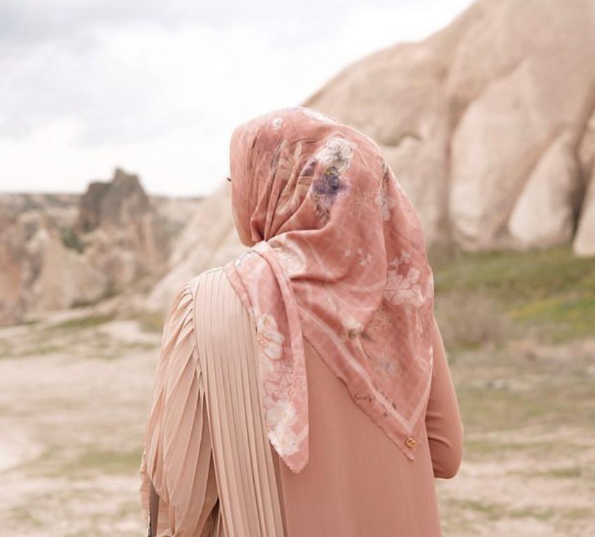 Mau tampil sempurna dengan hijab saat Lebaran? Begini tipsnya