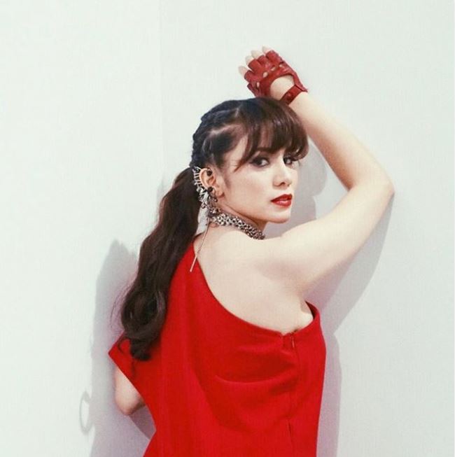 15 Artis ini tampil beda dengan gaya rambut kepang