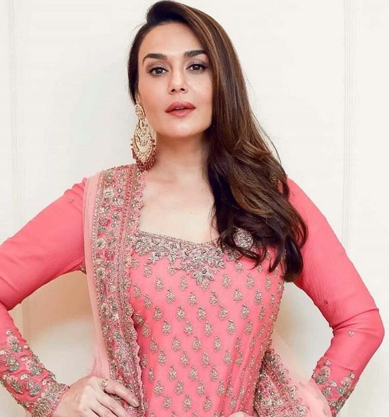 10 Seleb Bollywood ini awet muda meski berusia 40-an tahun 