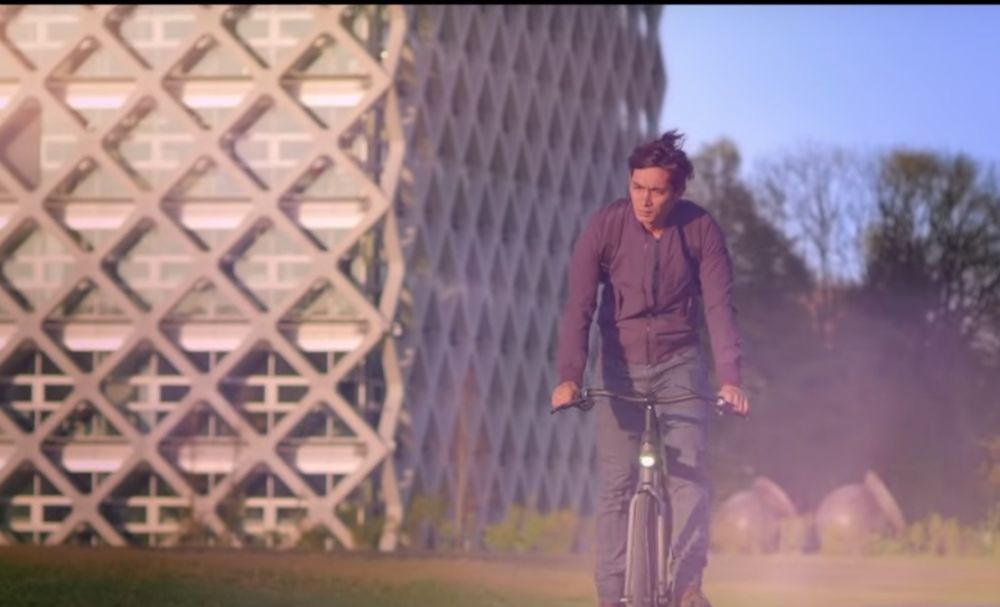 10 Bukti totalitas akting Abimana Aryasatya, terbaru Gundala