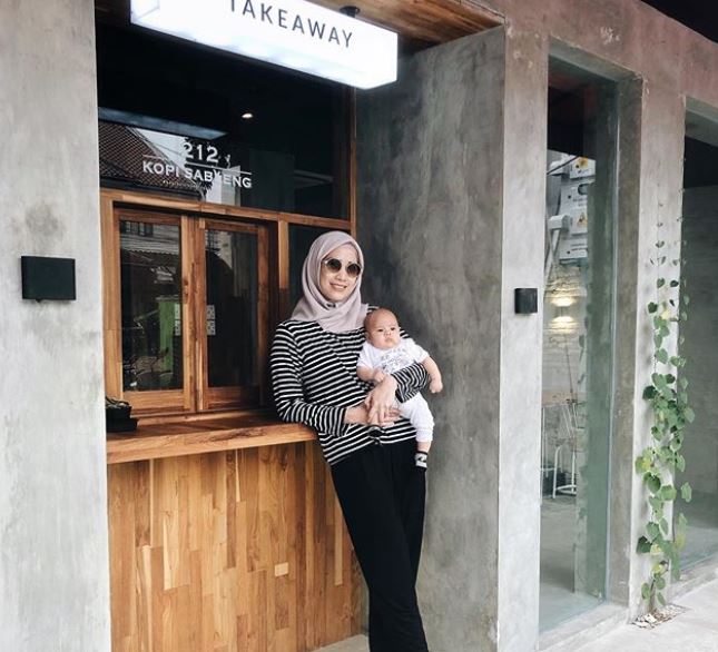 10 Pesona Fanny Fabriana yang mantap berhijab, cantiknya natural