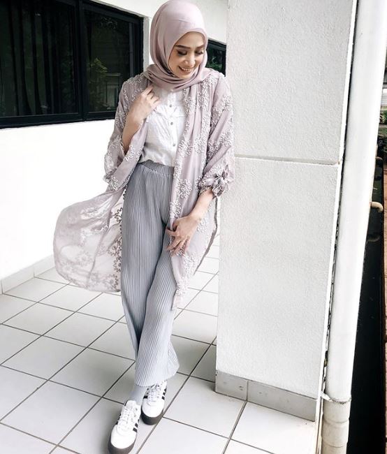 10 Pesona Fanny Fabriana yang mantap berhijab, cantiknya natural
