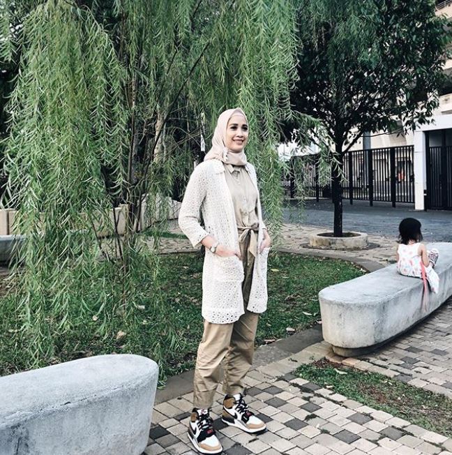 10 Pesona Fanny Fabriana yang mantap berhijab, cantiknya natural